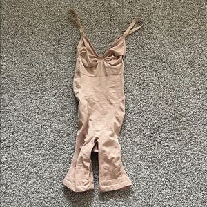 SKIMS Beige Seamless Sculpt Mid Thigh Bodysuit Size S/M